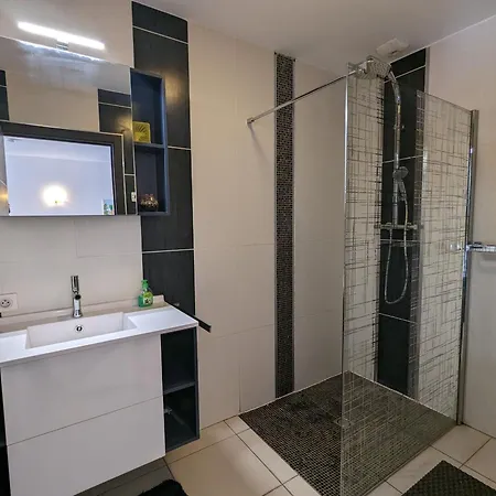 Renove Et Moderne Avec Wi-fi, Calme Et Confort Pres De Ligny-en-barrois - Fr-1-585-160 Holiday home Longeaux